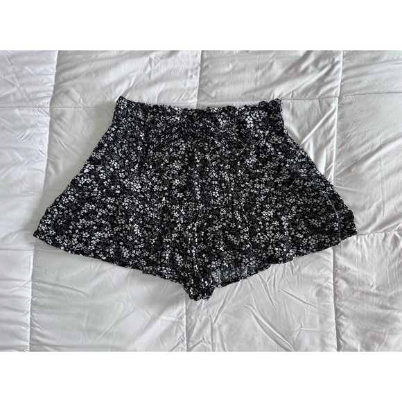 Vanilla Star Pants - Vanilla Star Mini Skort/ Shorts Floral Black Stretch Drawstring Medium,  2" EUC